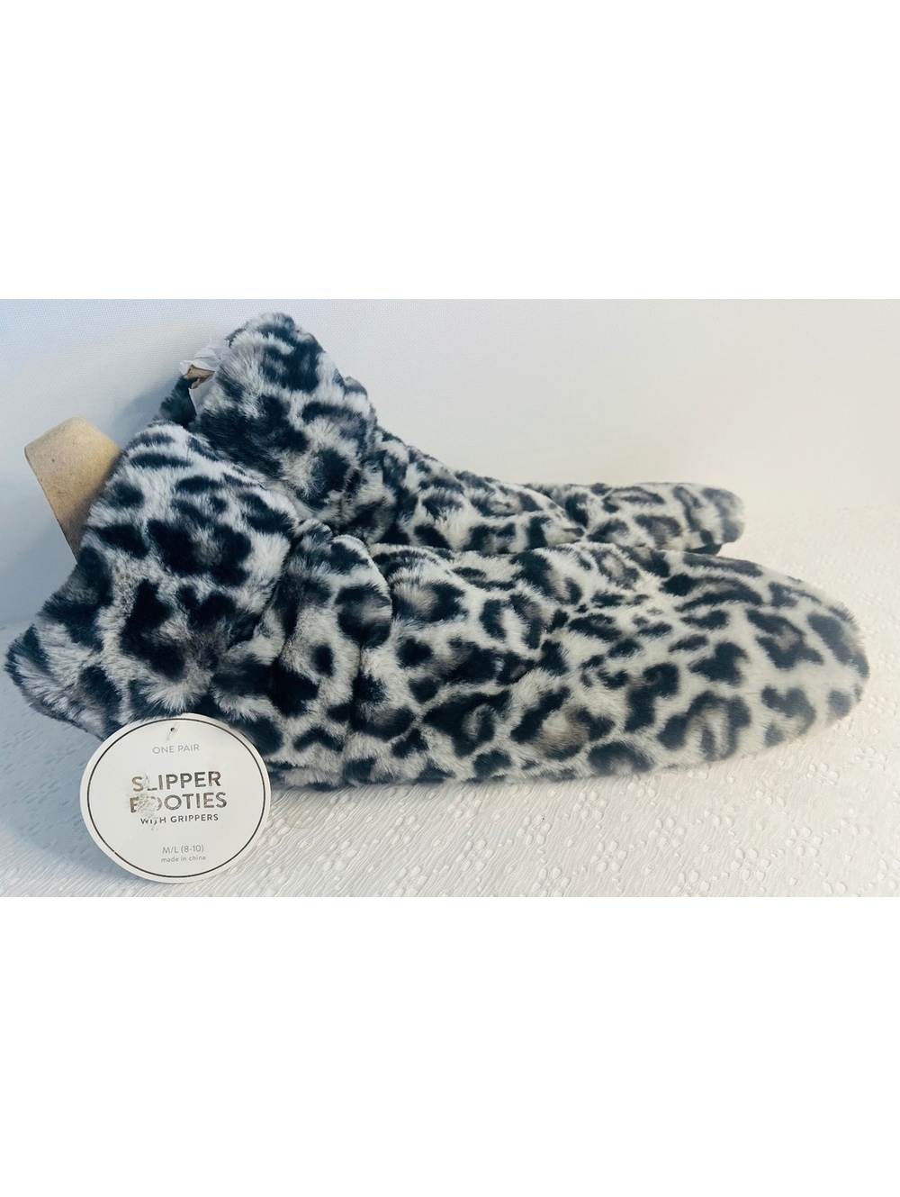 Snow Leopard Bootie Fur slip on house shoe slipper grippers M L new target